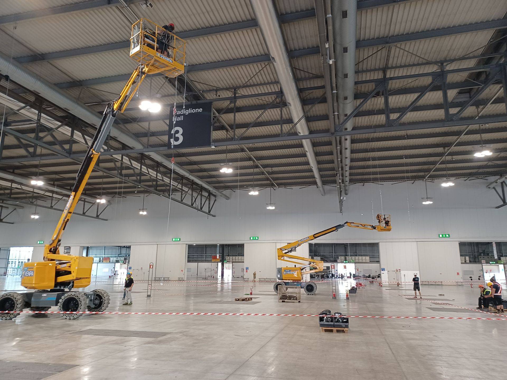 Cosa serve per guidare una piattaforma aerea? R...
